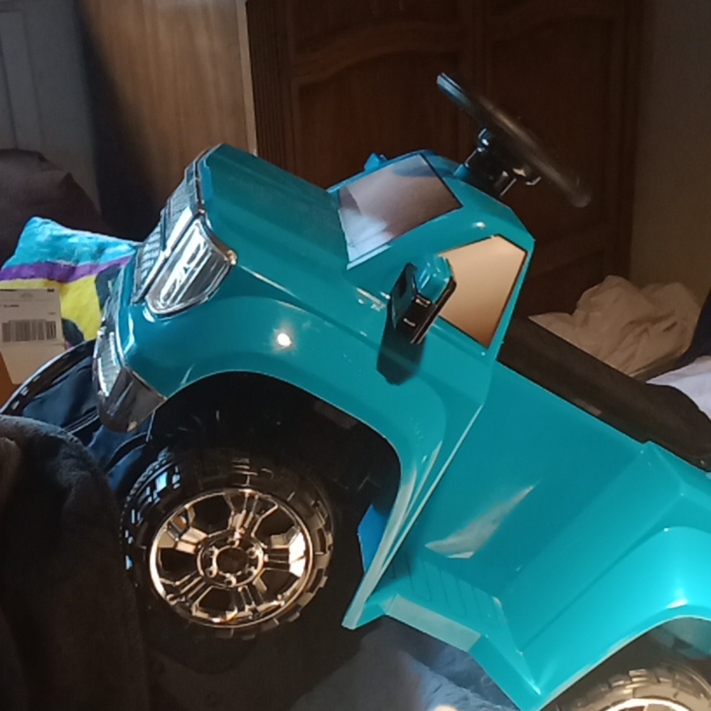 Battery powered kids toy cool little truck!